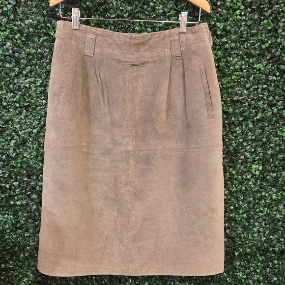 Evan Davies Dresses & Skirts - Chic Tan Suede Pencil Skirt With Pockets